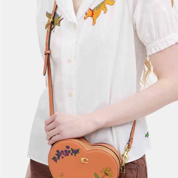 New Coach X Observed By Us Heart Crossbody - Picture 3 of 9